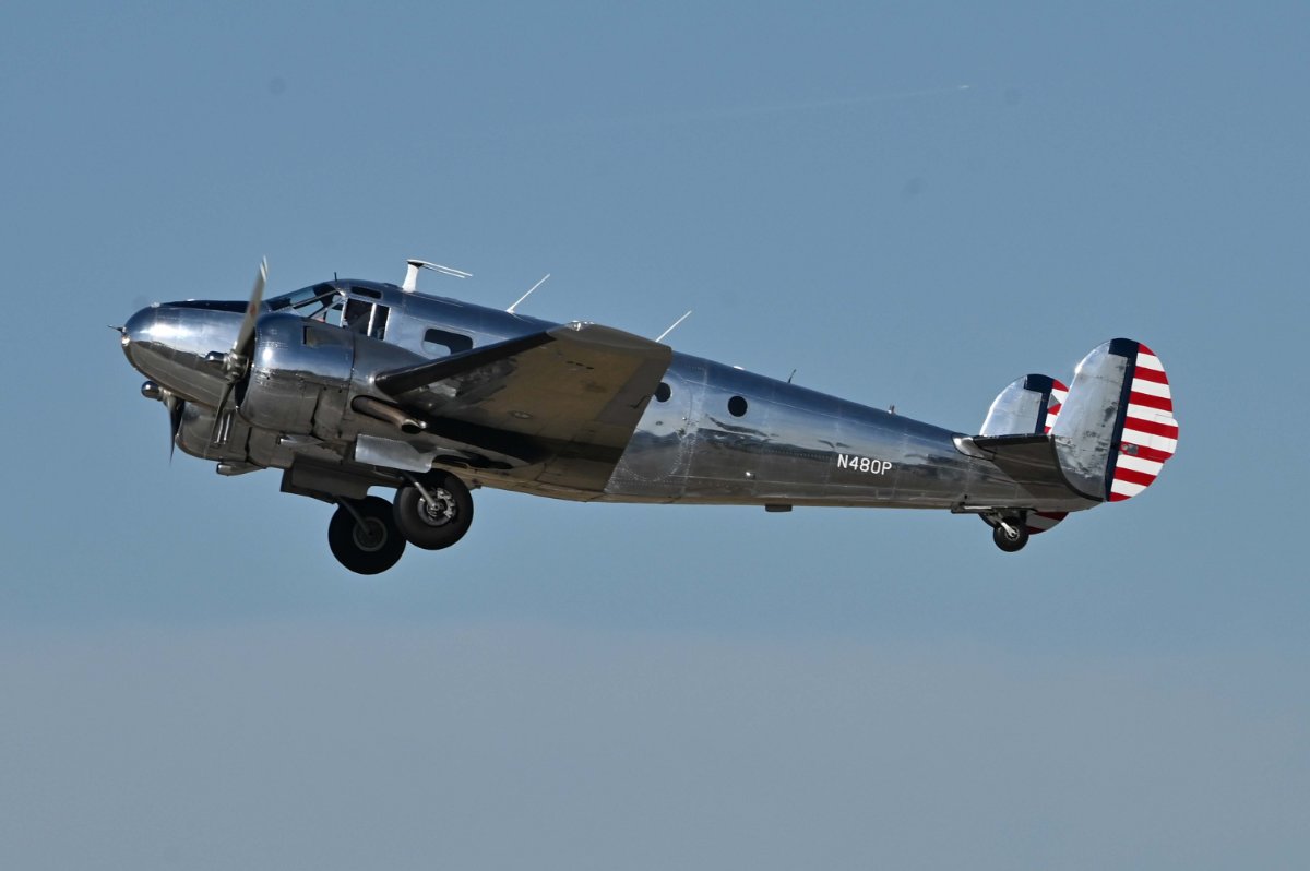 N480P Private Beechcraft C-45H Expeditor.JPG