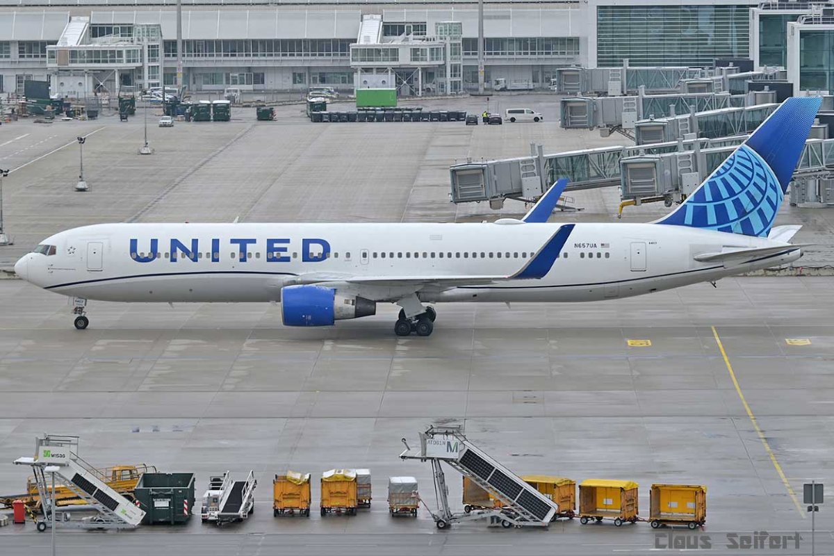N657UA.jpg