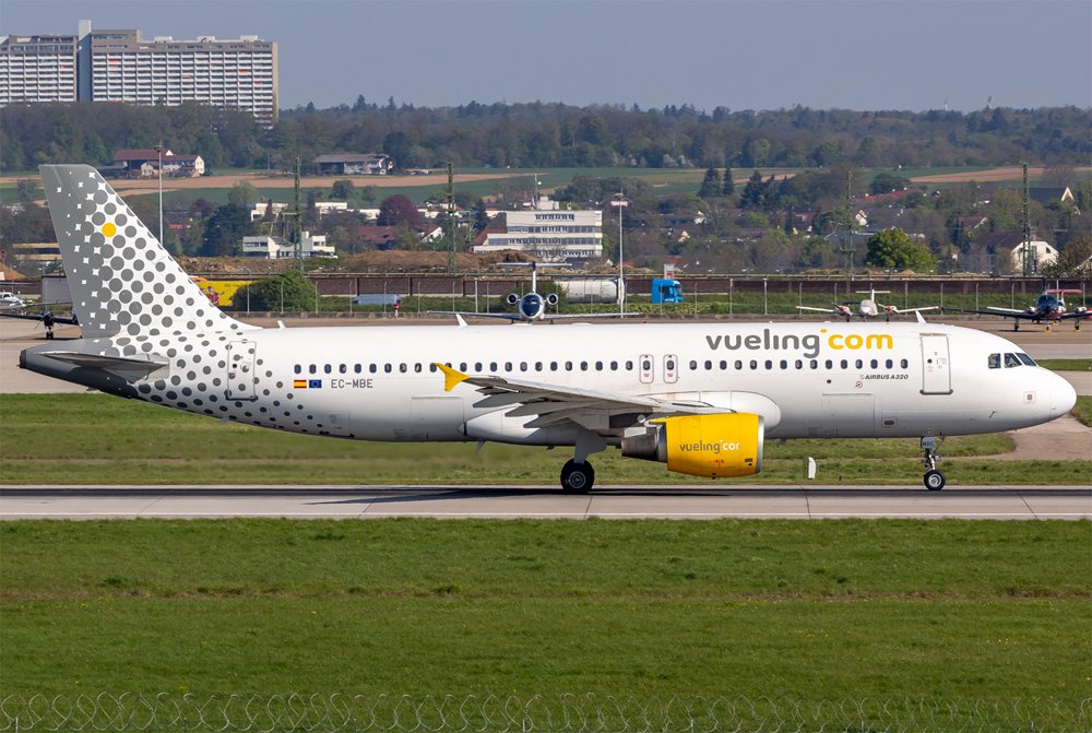 Vueling / EC-MBE / Airbus A320-214