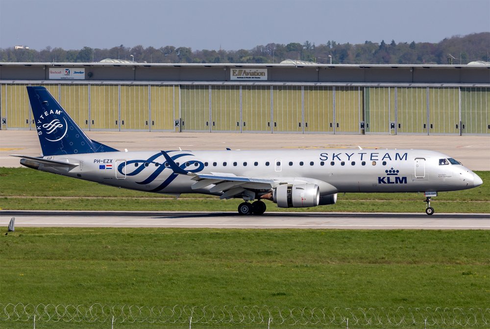 KLM Cityhopper / PH-EZX / Embraer ERJ-190-100STD