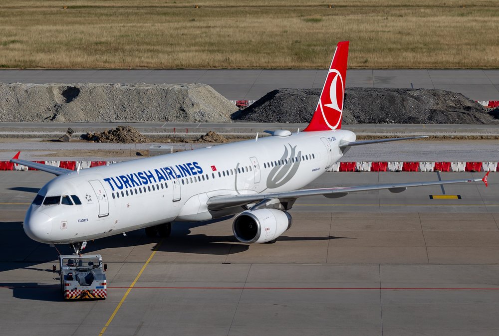 Turkish Airlines / TC-JRU / Airbus A321-231
