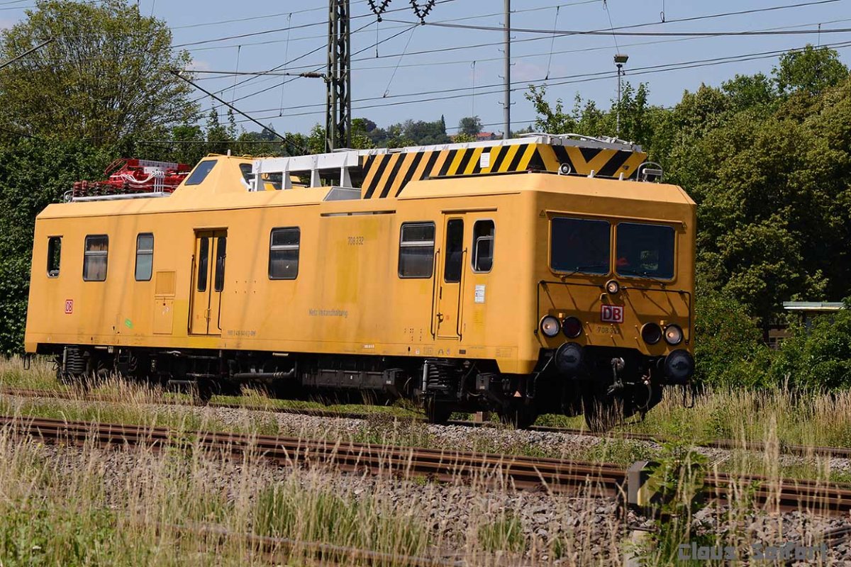 708 332 (436 040-6).jpg