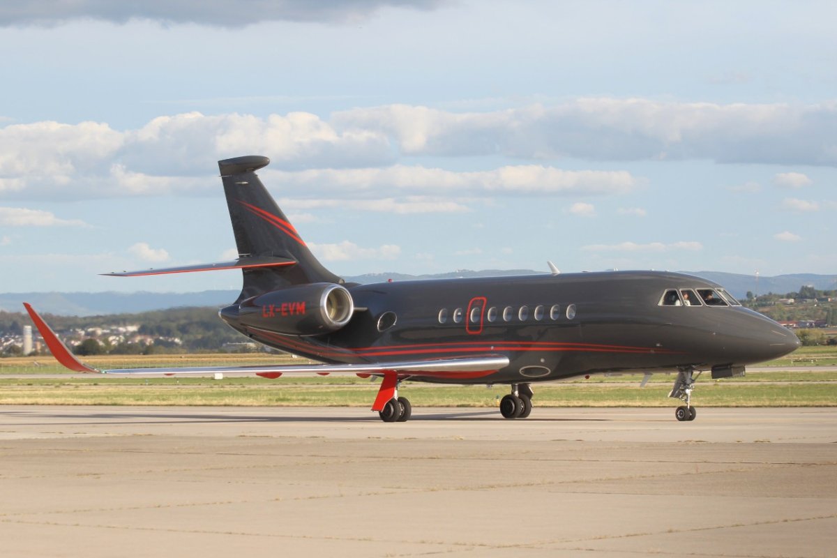 LX-EVM        Dassault Falcon 2000LX      Global Jet