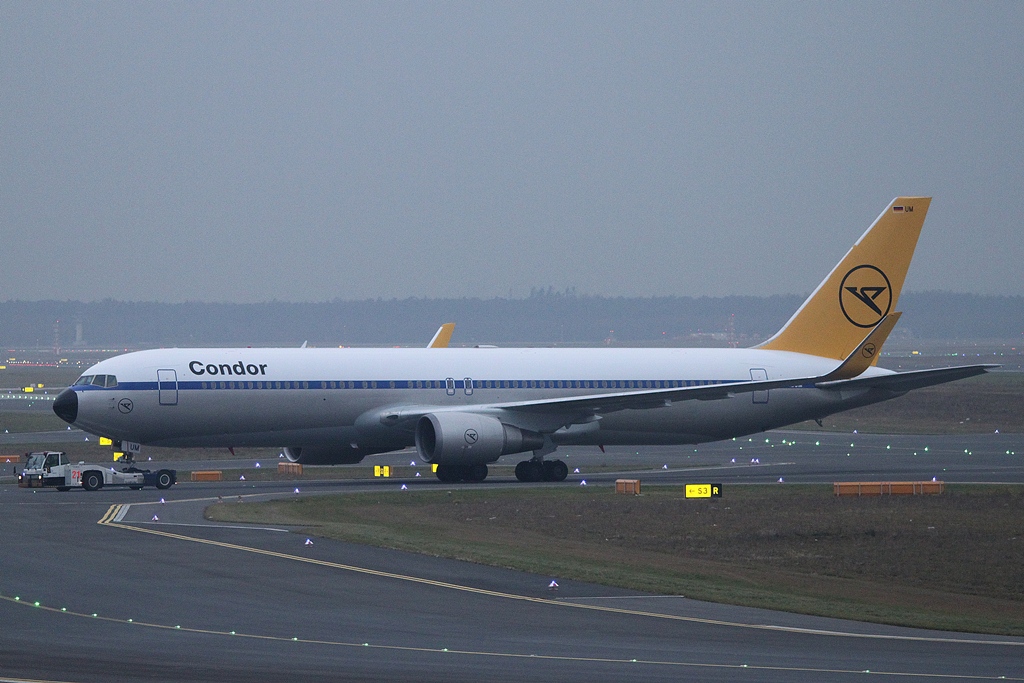 Condor Boeing 767-31B(ER) D-ABUM